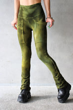 Bootcut pocket leggings in ‘Militant Mood’
