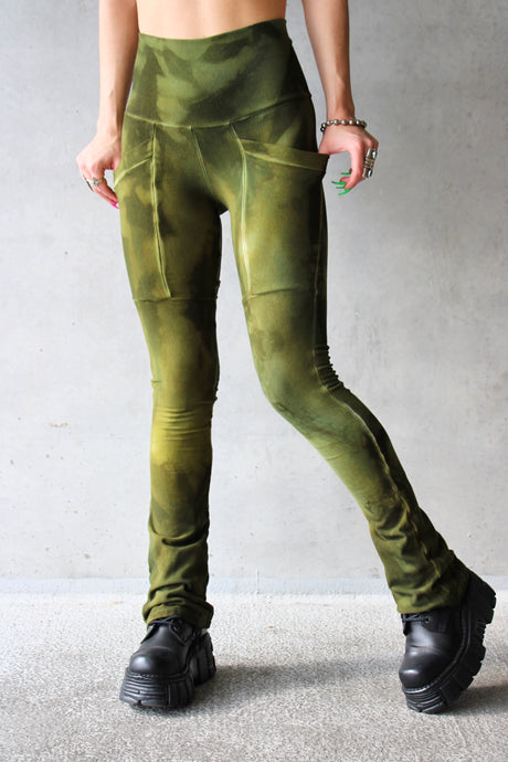 Bootcut pocket leggings in ‘Militant Mood’