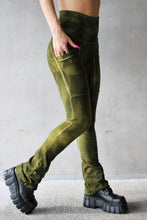 Bootcut pocket leggings in ‘Militant Mood’