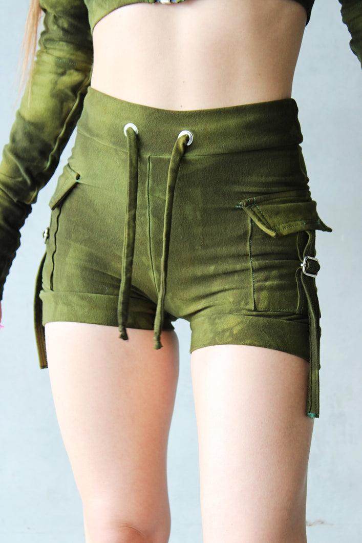 Cargo pocket shorts in ‘Militant Mood’