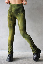 Bootcut pocket leggings in ‘Militant Mood’