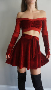 Small red skirt / xs black v equinox