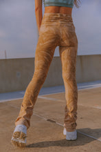 Bootcut pocket legging in Sand (small)