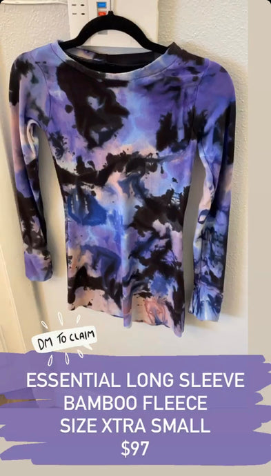 Lounge set in bloom with black accents